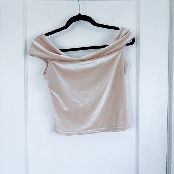 Reformation | Ezlynn Velvet Off‎ the Shoulder Top in Prosecco Velvet Small - Picture 5 of 7
